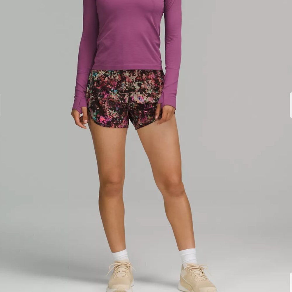 LULULEMON Tracker Low-Rise Lined Short 4"